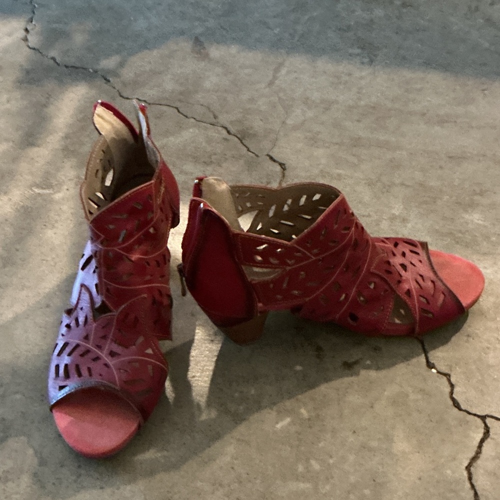 Chic Red Cutout Women's Sandals